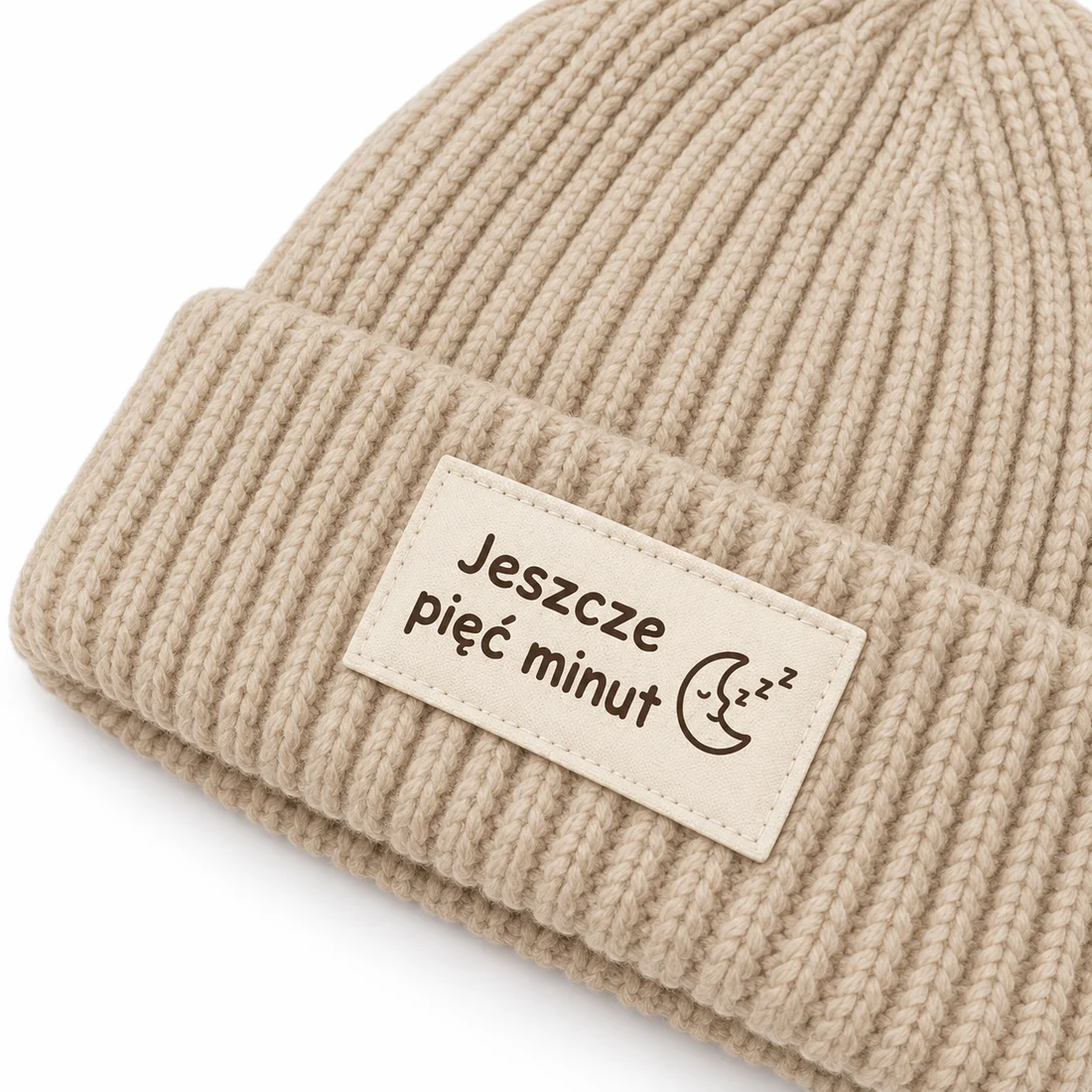 Czapka beanie Jeszcze pięć minut — zbliżenie nadruku lub haftu